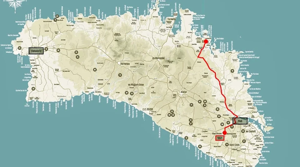 Kaart van Menorca met de ligging van Coves Noves en de route vanaf de luchthaven