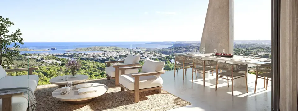 Terras met eethoek buiten en uitzicht op de baai